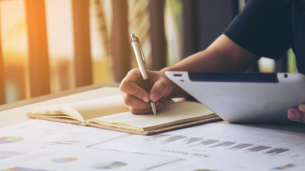 How to Avoid Confusion When Choosing Literature Review Methodology?